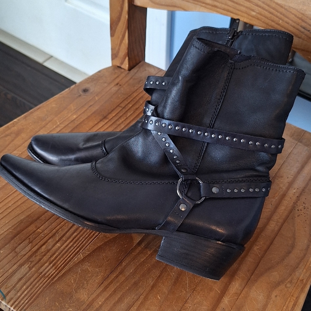 Vintage Foundry Black Leather Harness Boots Size 9